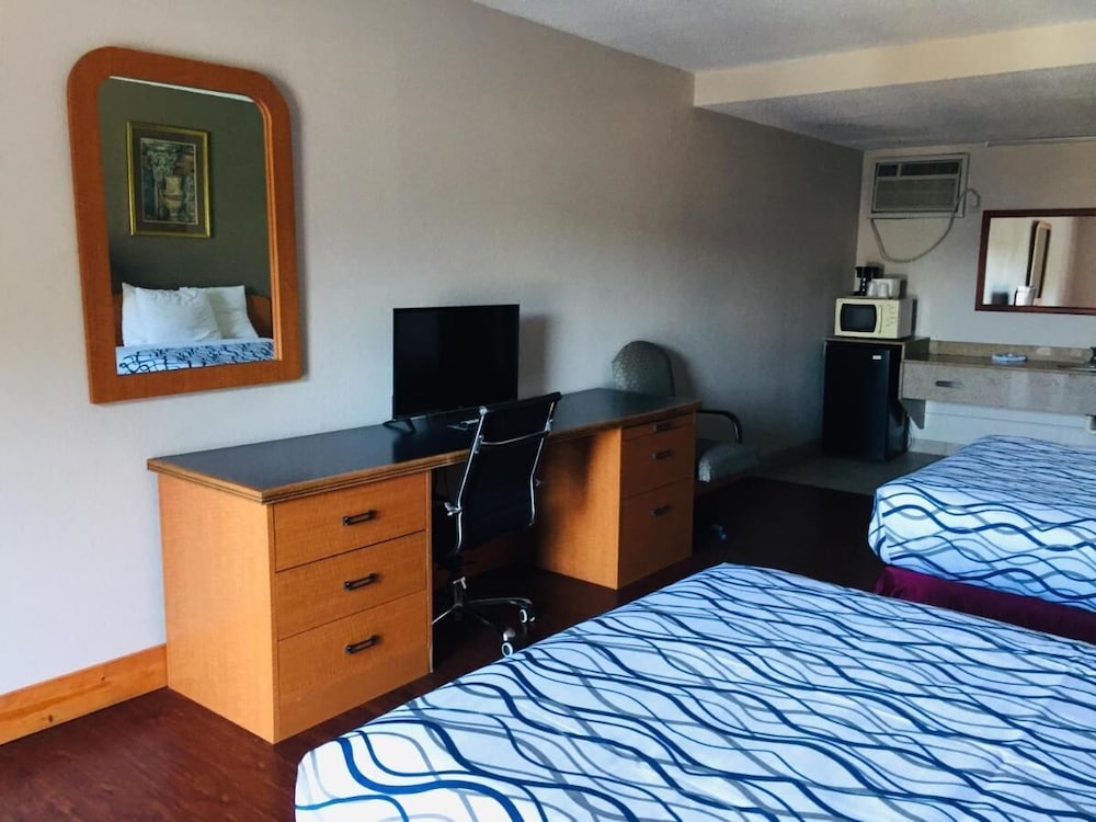 Bear Mount Inn And Suites 32/40