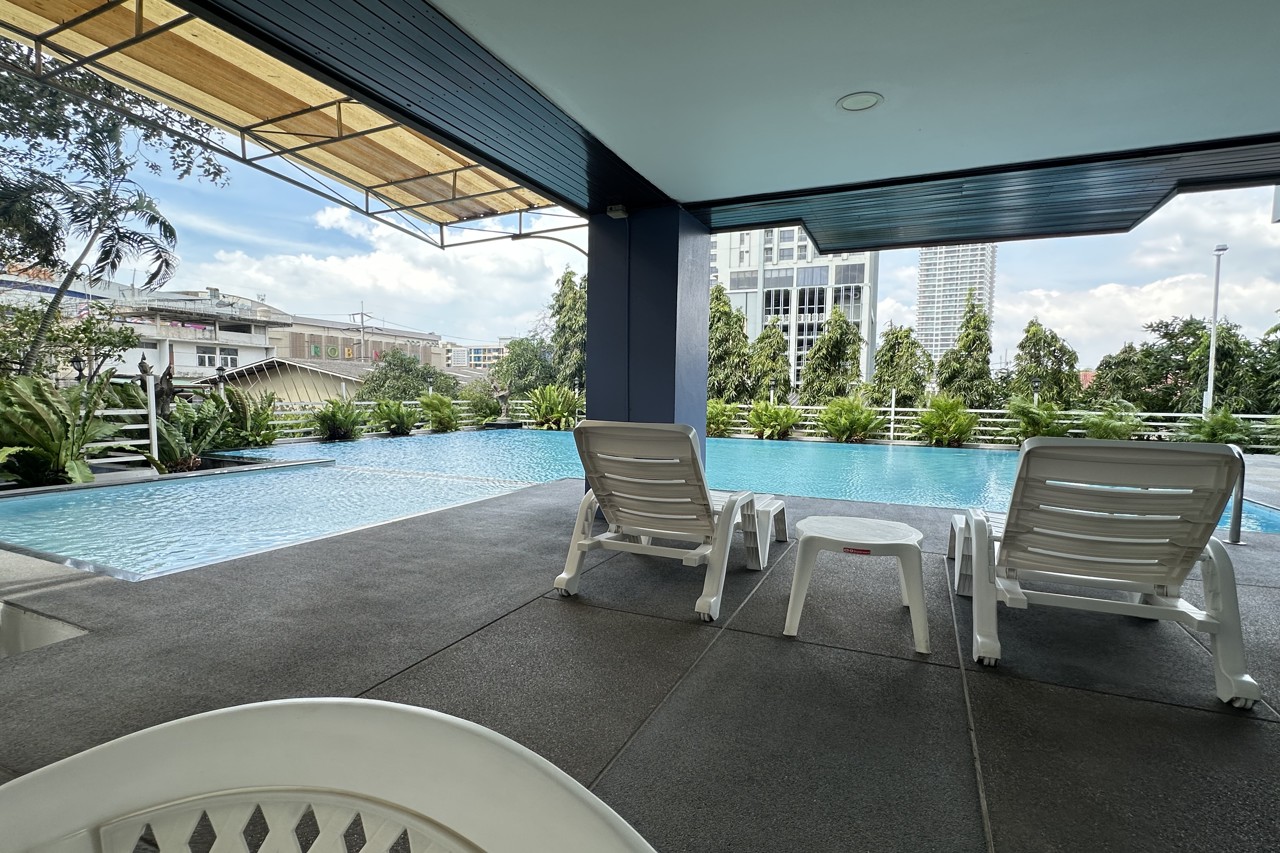 J Town Serviced Apartments Hotel 56/58
