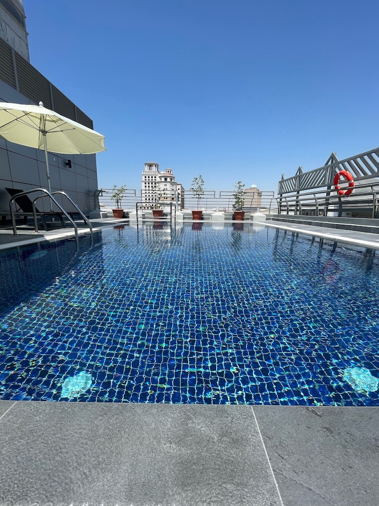 swimming pool spa