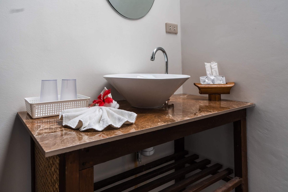 Romantic Beach Villas 50/50