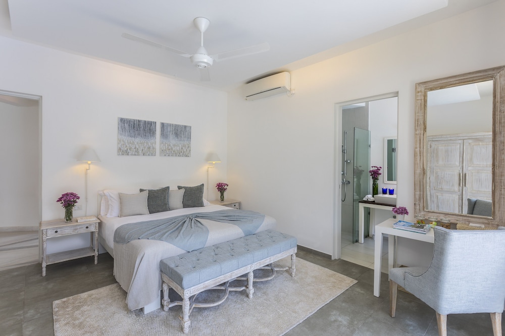 White Villa 9/50
