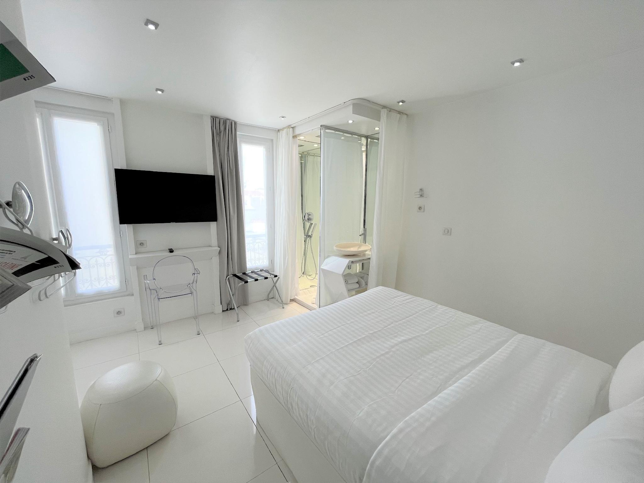 Serenity, Queen Bed