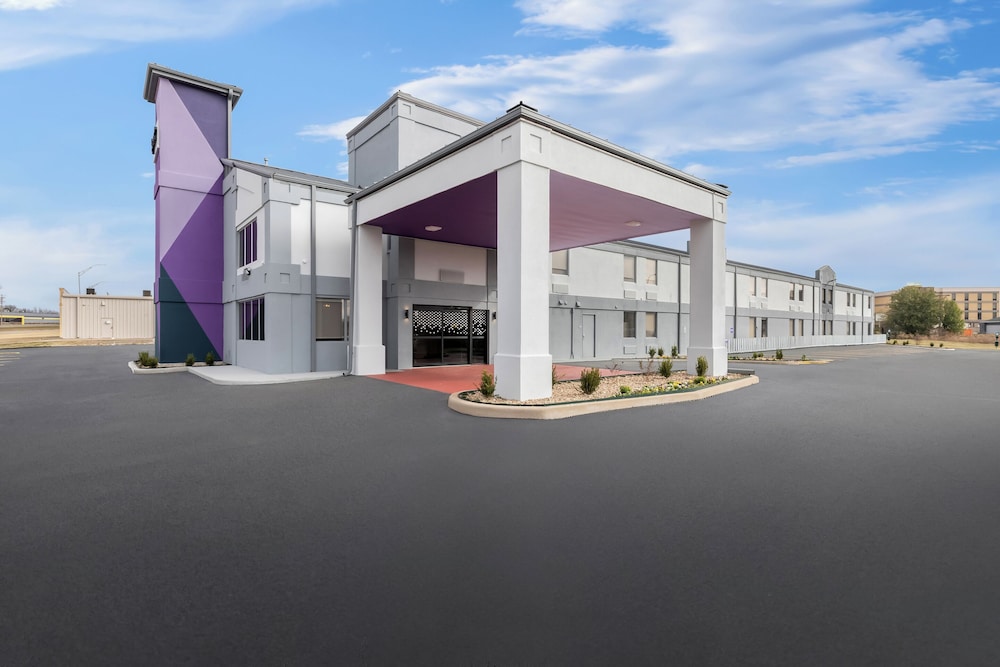 Spark by Hilton Muskogee 3/28