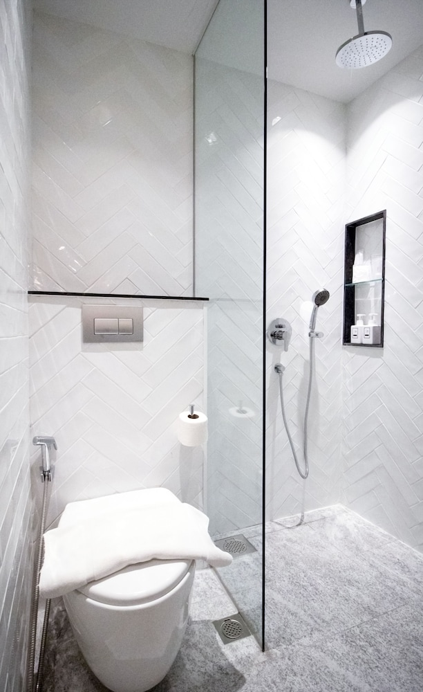 Harbour Ville Hotel Hamilton - Lavender 56/63