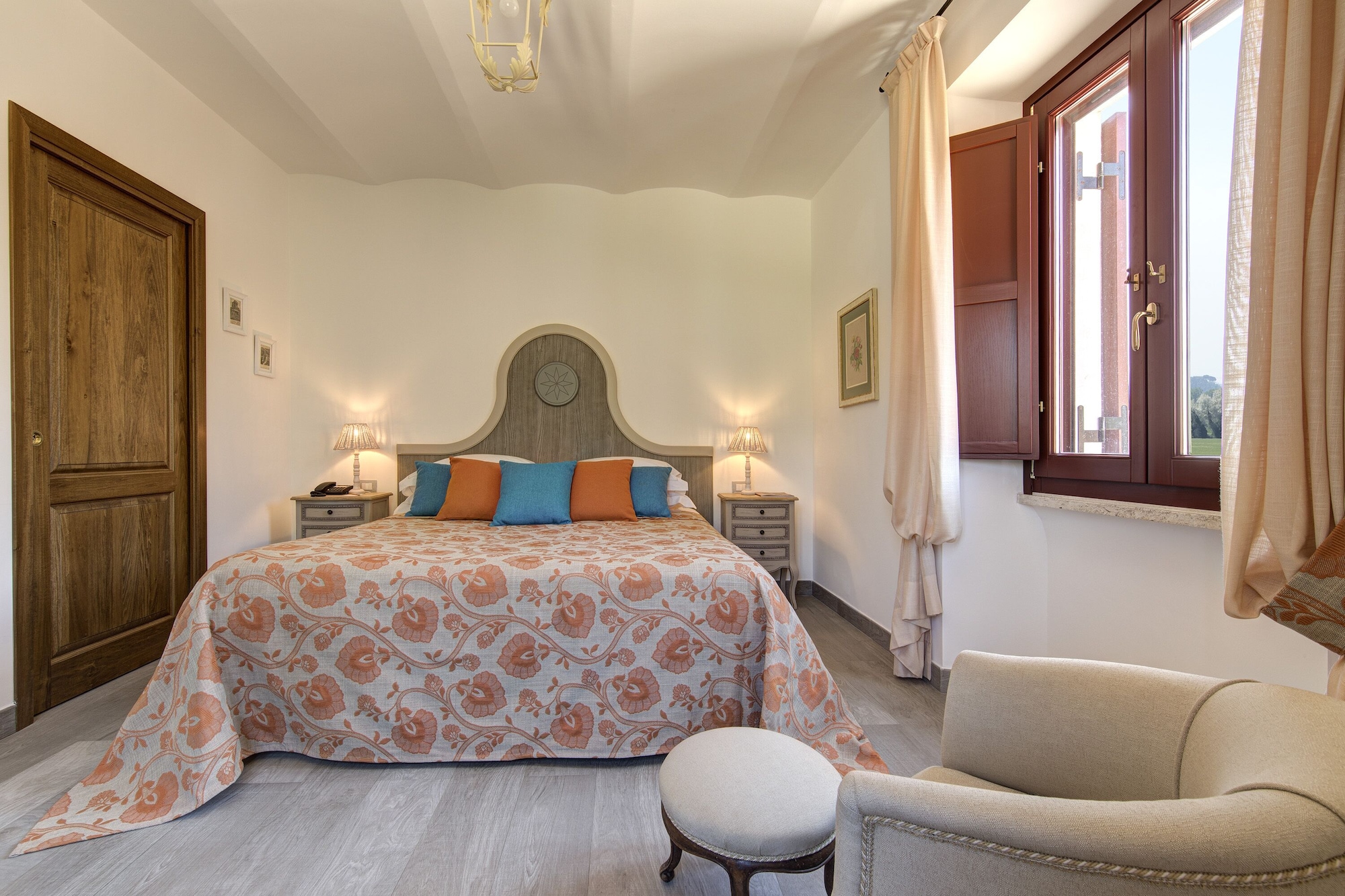 2 BEDROOMS, EXECUTIVE, DOUBLE OR TWIN BED