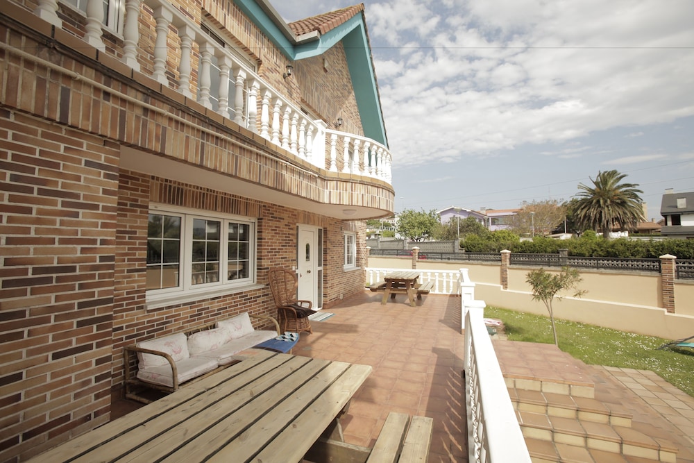 Gijon Surf Hostel 45/47