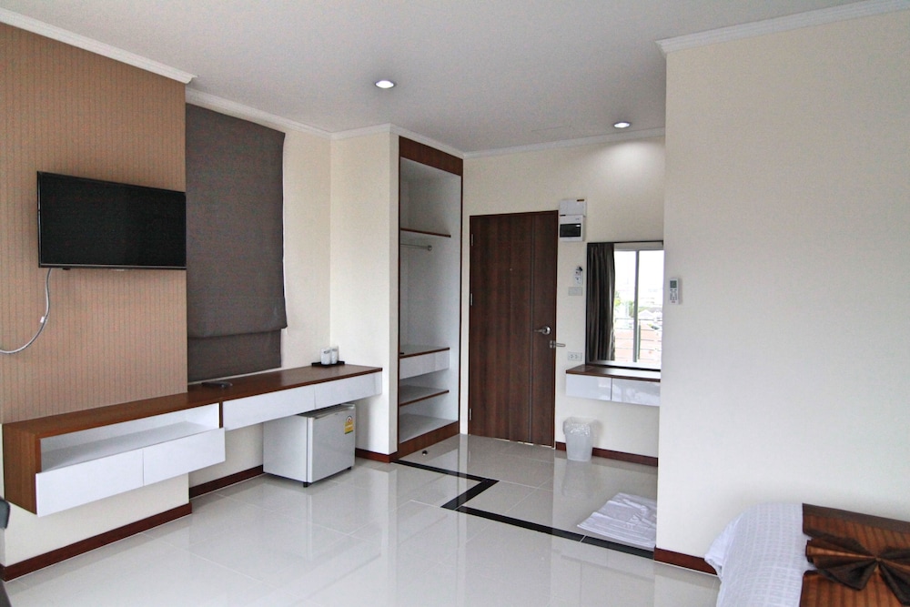 Ttt Hotel 4/48