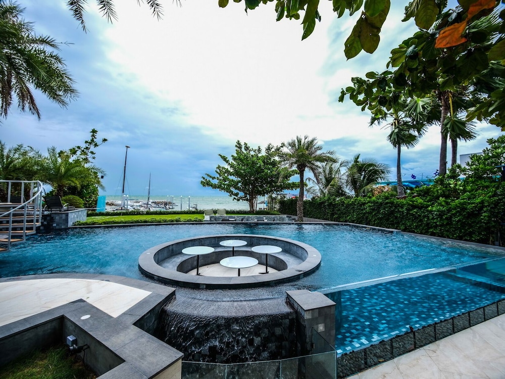 Worita Cove Hotel 30/44
