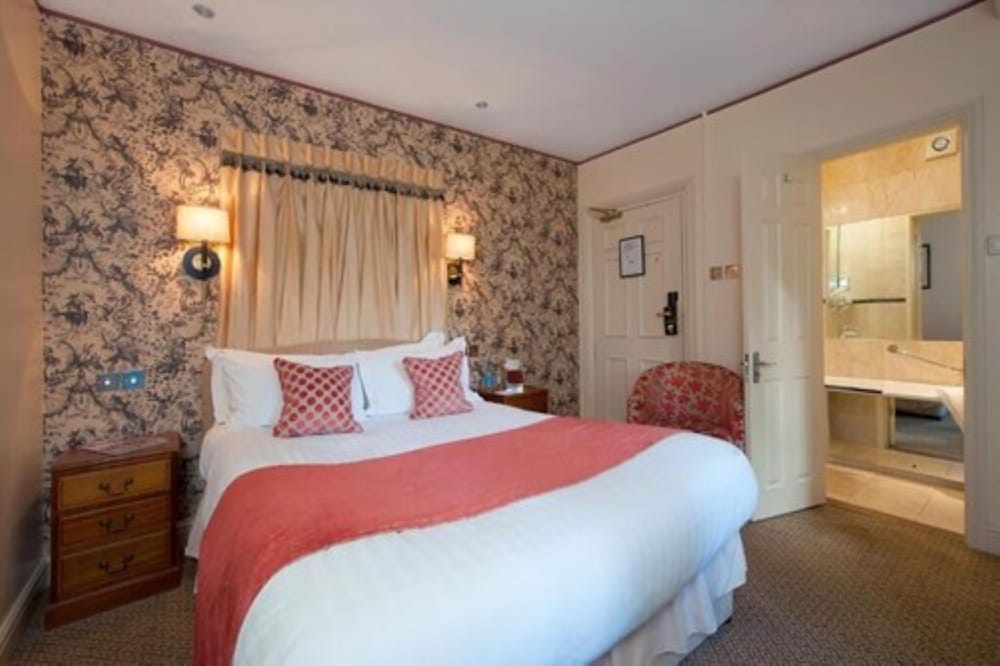 Careys Manor & Senspa 11/55