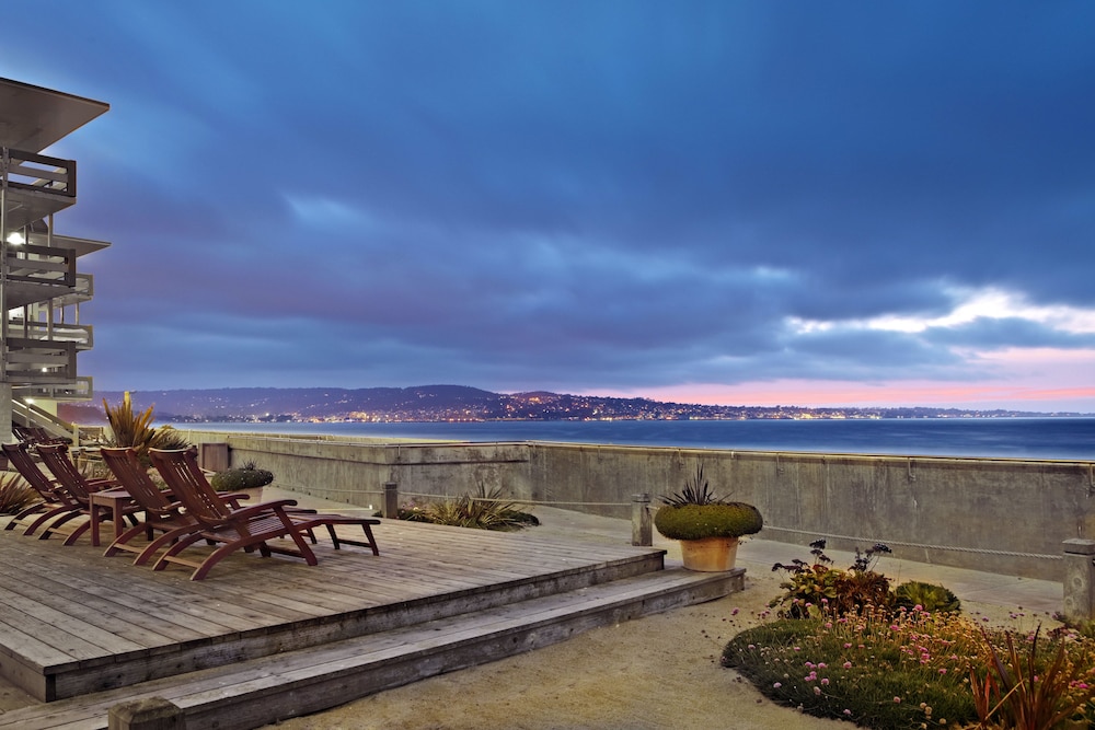 Monterey Beach Hotel, a Tribute Portfolio Hotel 5/83