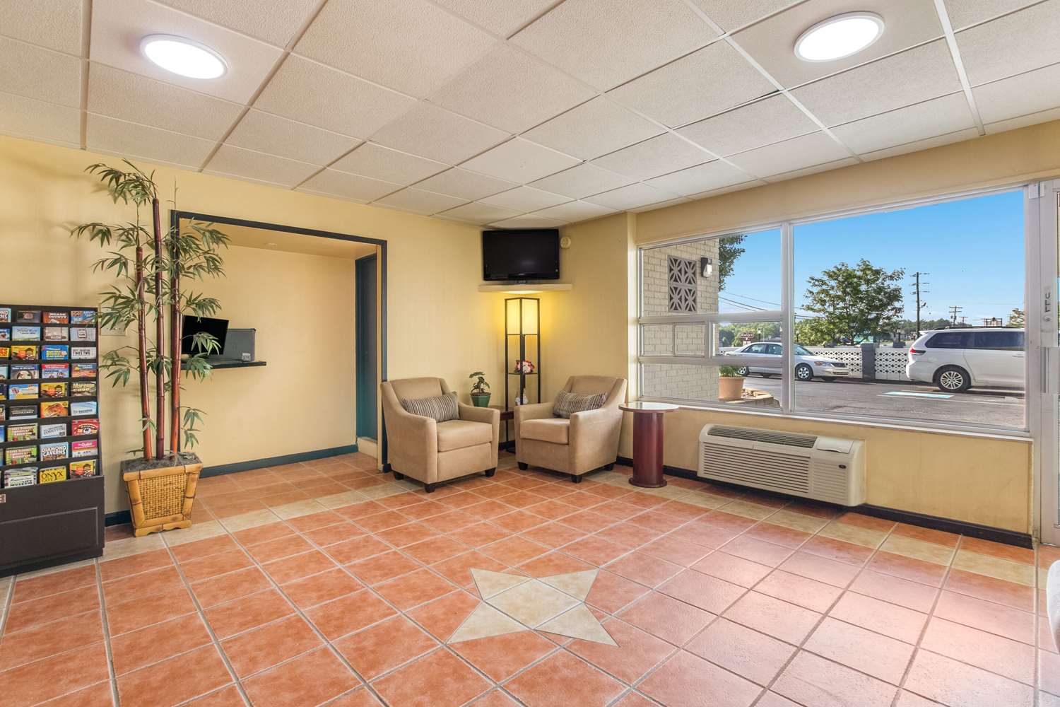 Econo Lodge Fort Knox 23/44