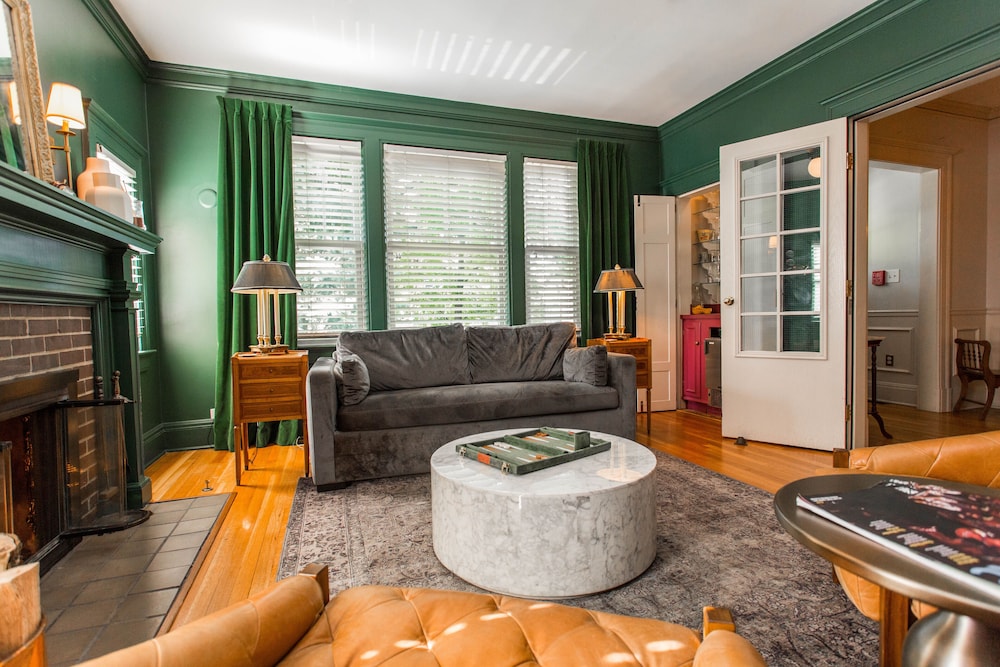 Southmoreland on the Plaza Bed &amp; Breakfast 12/24