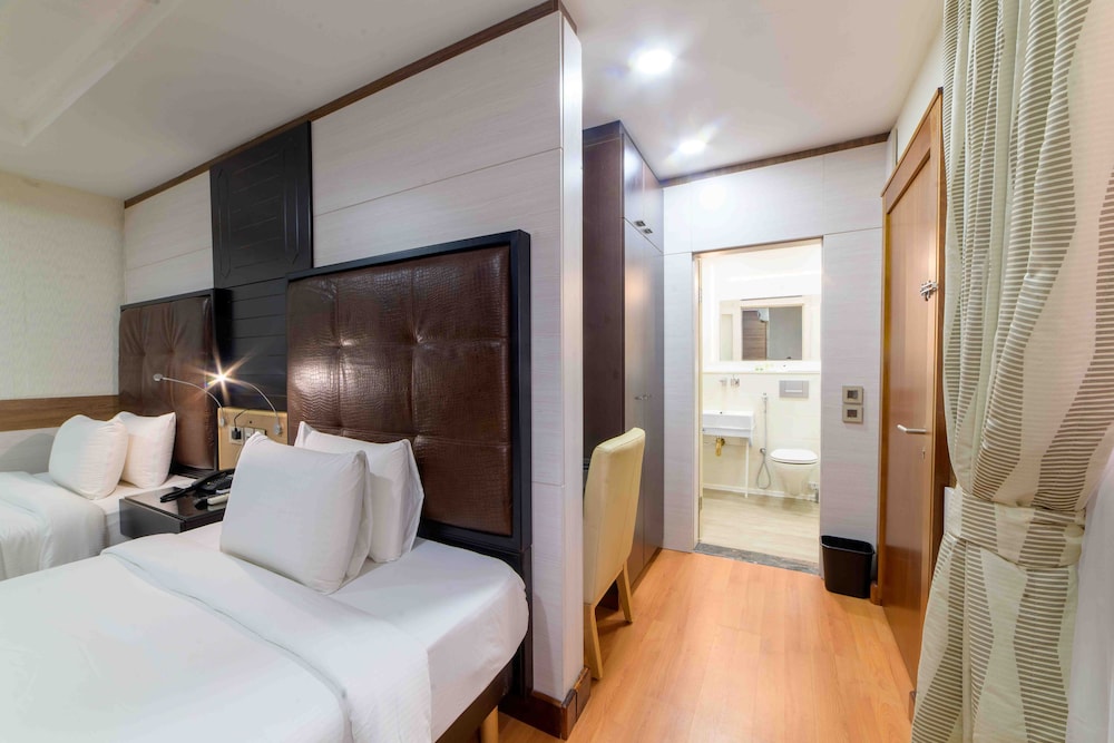 ROOM, DOUBLE BED