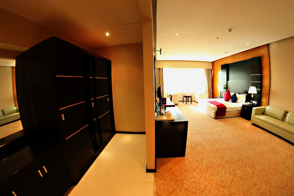 Diva Hotel 24/50
