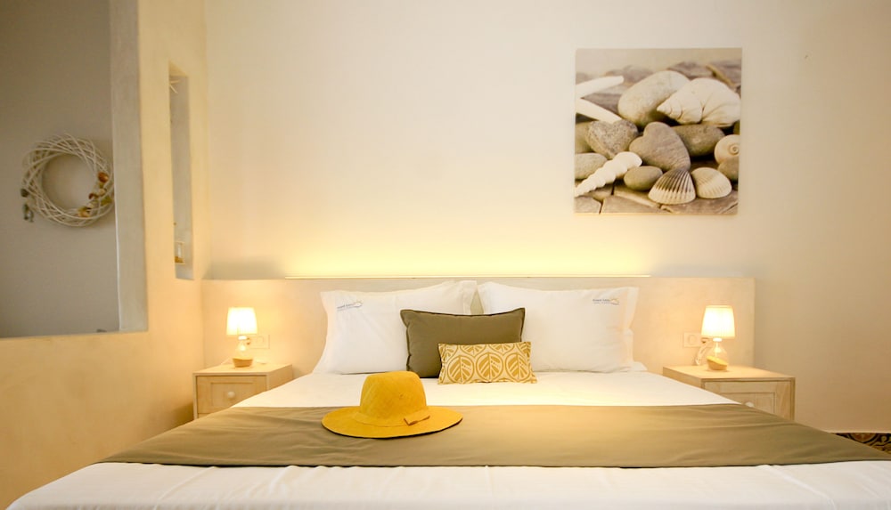 Anatoli Luxury Studios & Suites 14/50