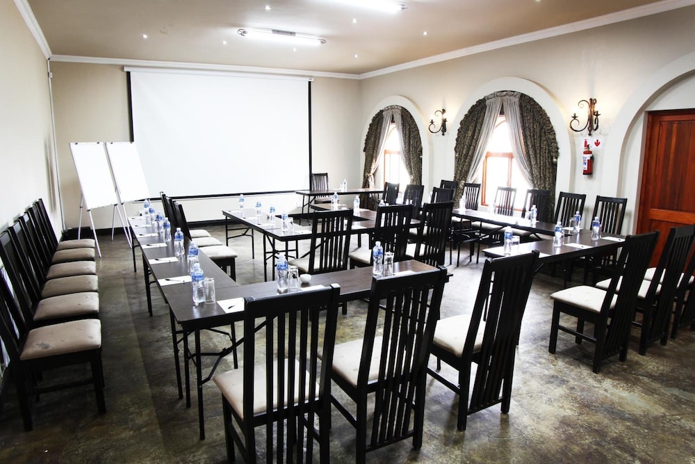 Accolades Boutique Venue 33/49
