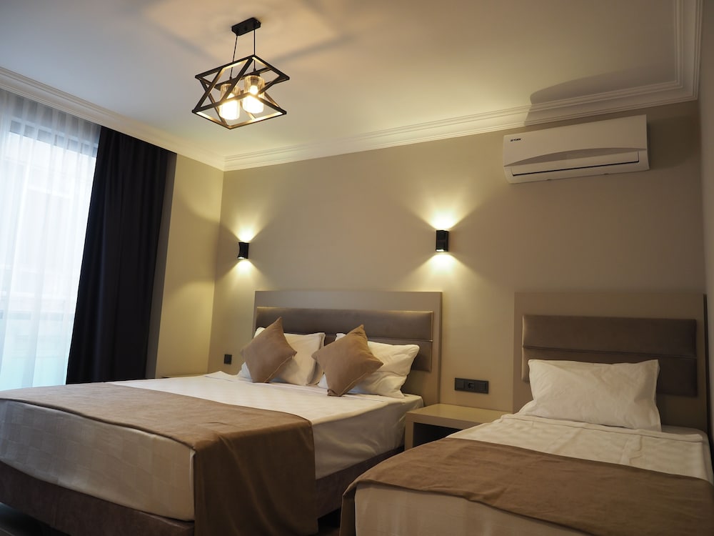 Zenia Otel 18/50