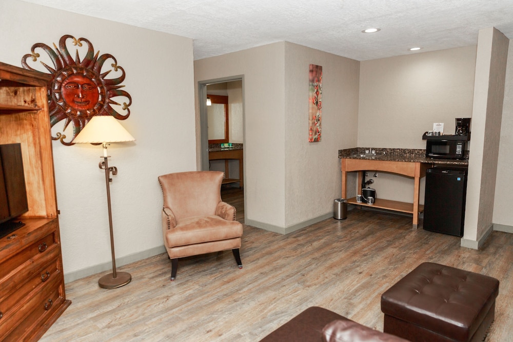 Aarchway Inn 6/45