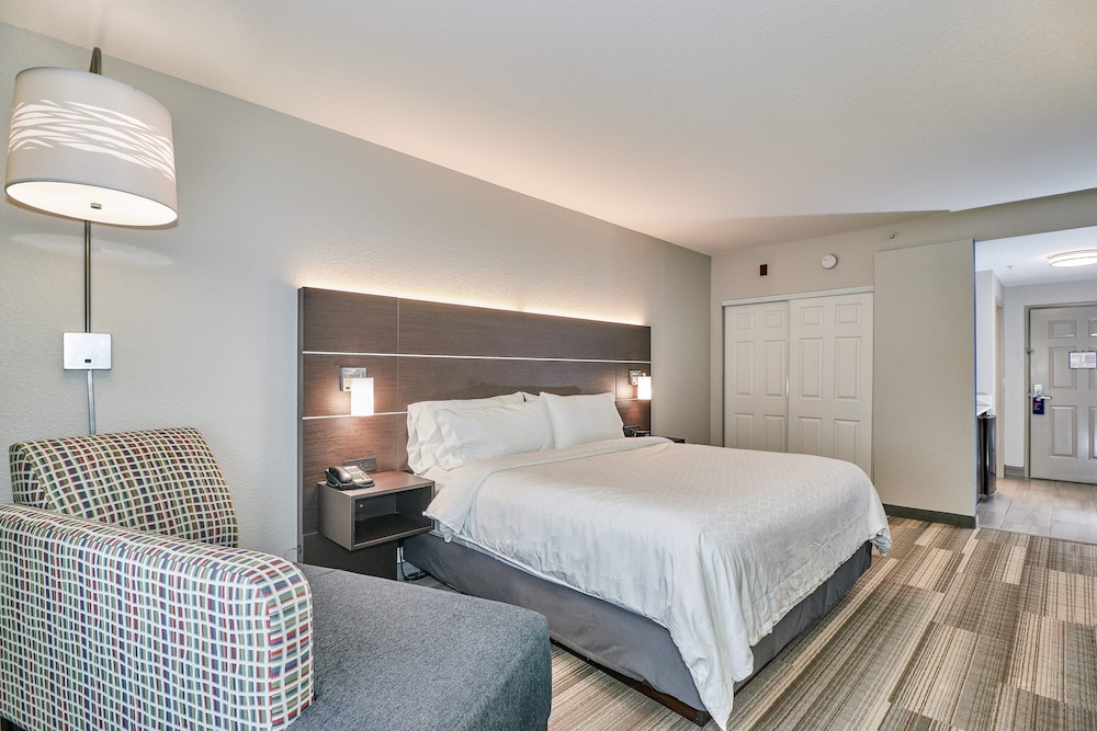 Standard, King Bed, Extra Floor Space