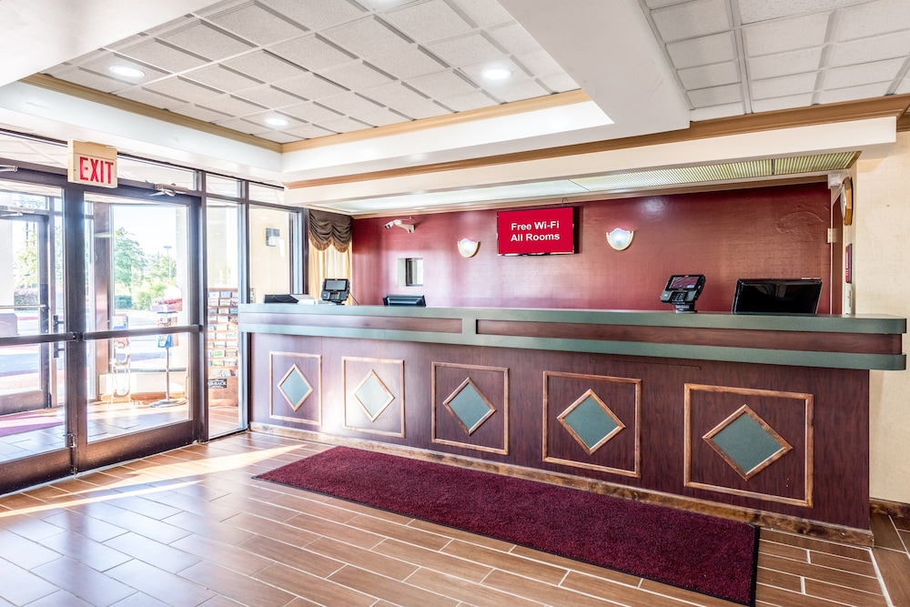 Red Roof Inn & Suites Clinton 15/41