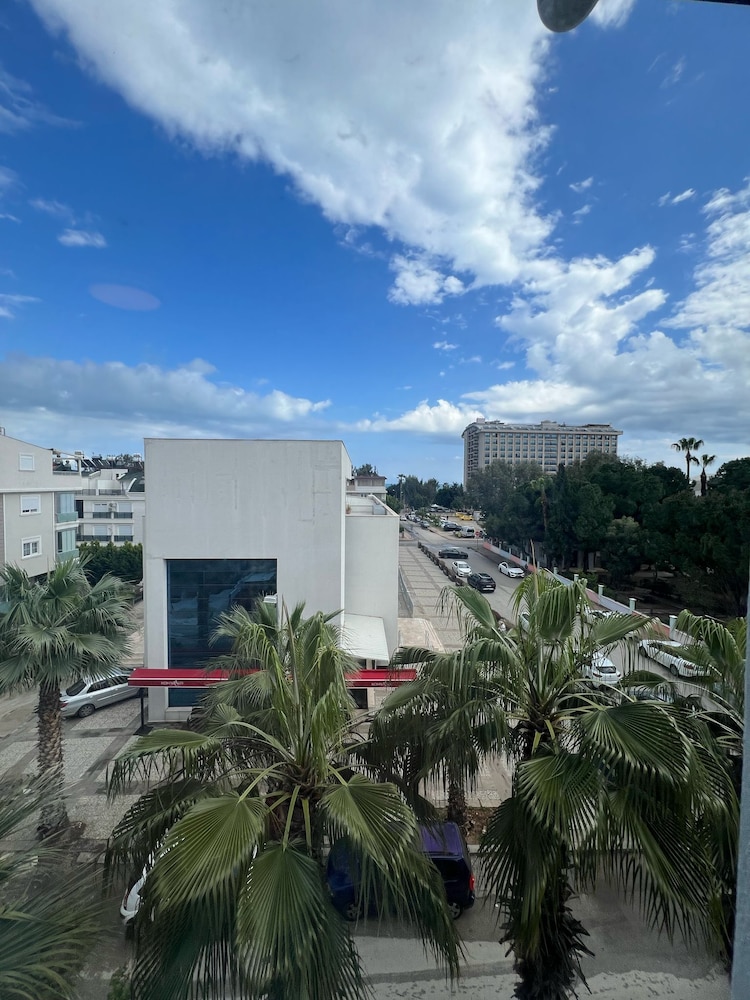 Kolibry Hotel 35/45