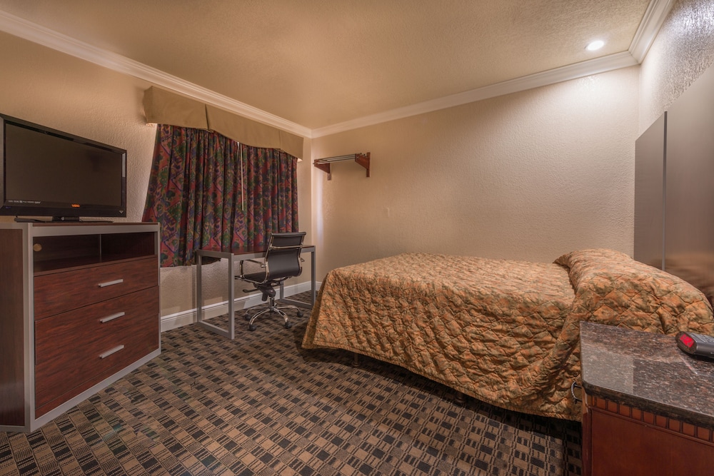 Edgewater Inn Reedley 18/31