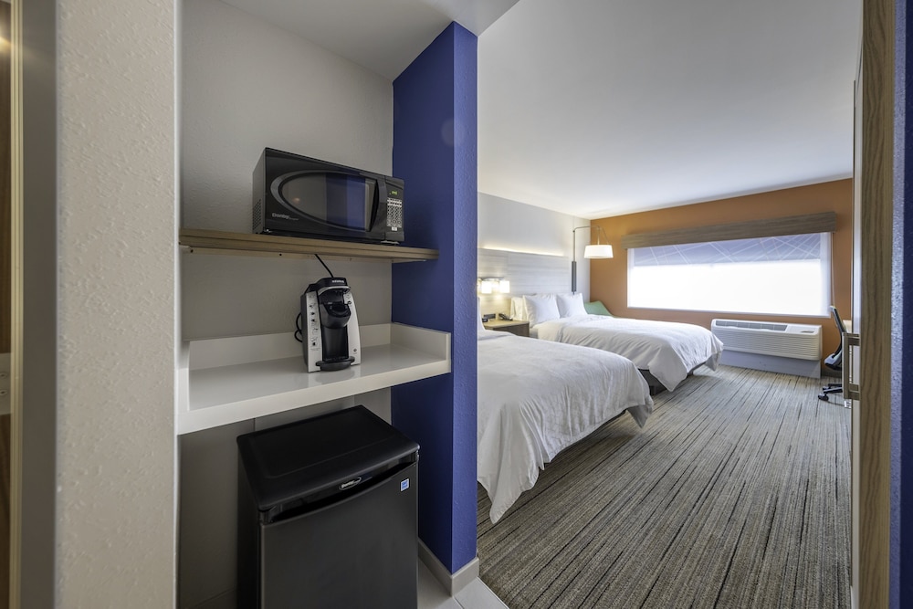 Holiday Inn Express Suites Staunton 27/75