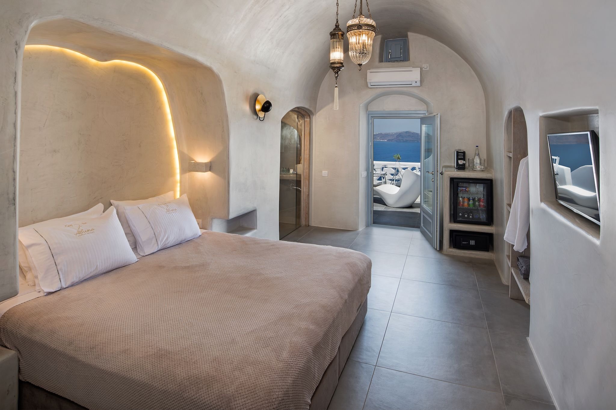 Cave, Petite, Suite, Outdoor Jetted Tub