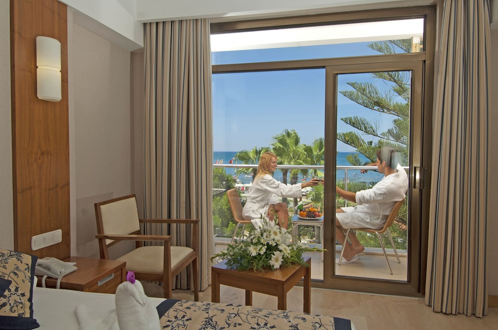 Trendy Side Beach - Adults Only 16 Plus 45/71