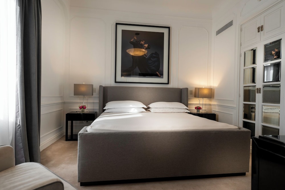 Diplomat, Prestige, Suite, King and Twin Beds
