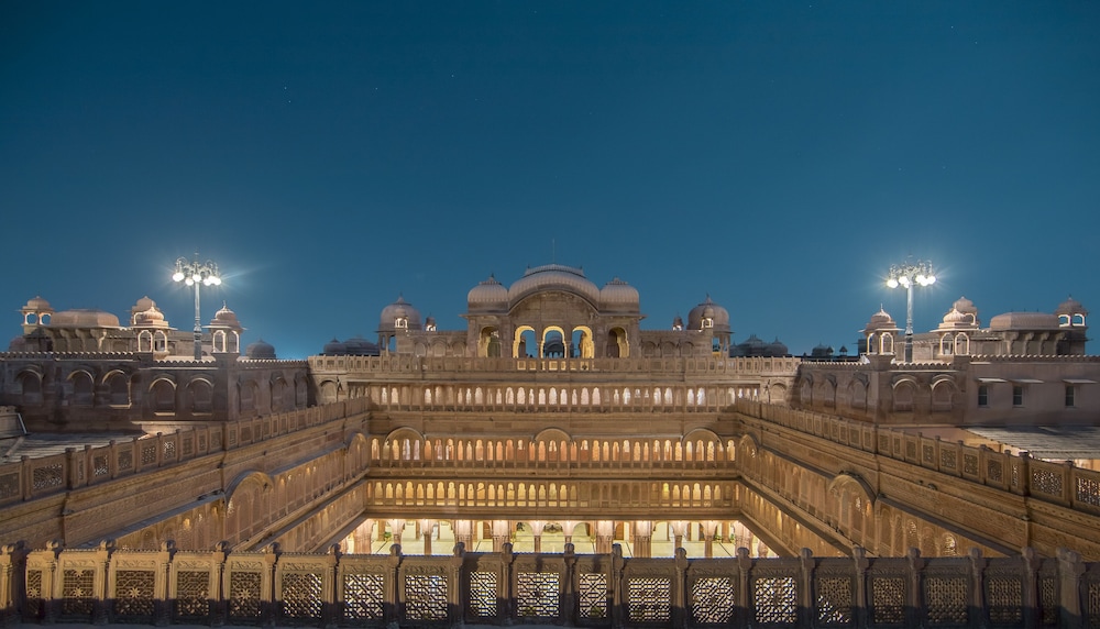 Laxmi Niwas Palace 61/65