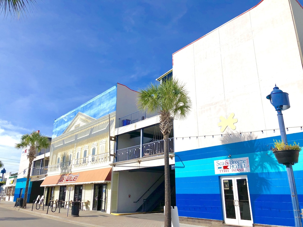 Sea And Breeze Hotel And Condo 7/49