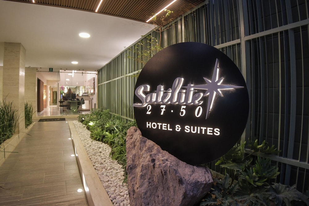 Expo Satelite Hotel and Suites 6/58