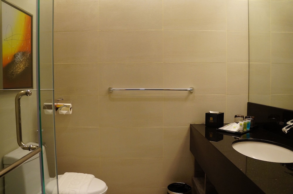Greens Hotel And Suites 58/65
