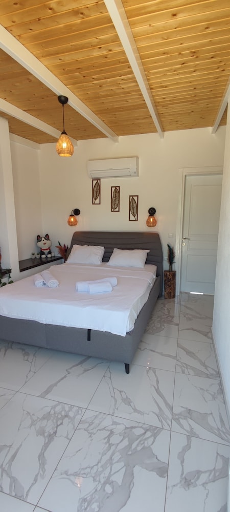 Villa Ay 17/48