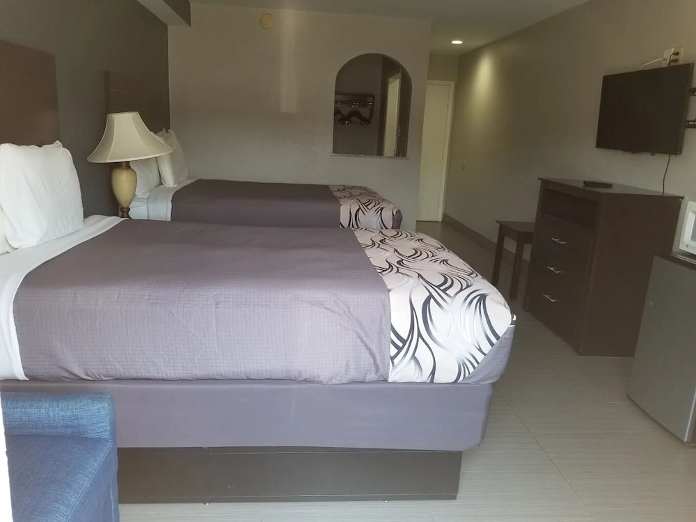 Regency Inn & Suites Houston East I 10 29/52