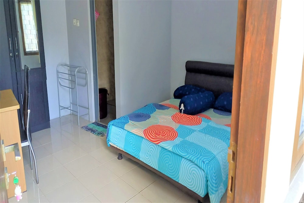 Nabila Syar i Guesthouse by ZUZU 4/19
