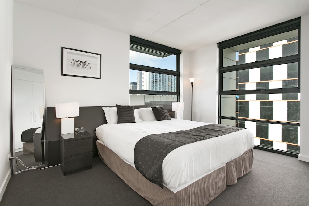 Docklands Private Collection of Apartments - Digital Harbour 23/50