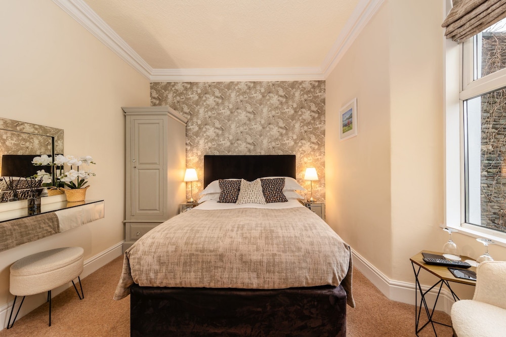Wheatlands Lodge Bed Breakfast 8/65