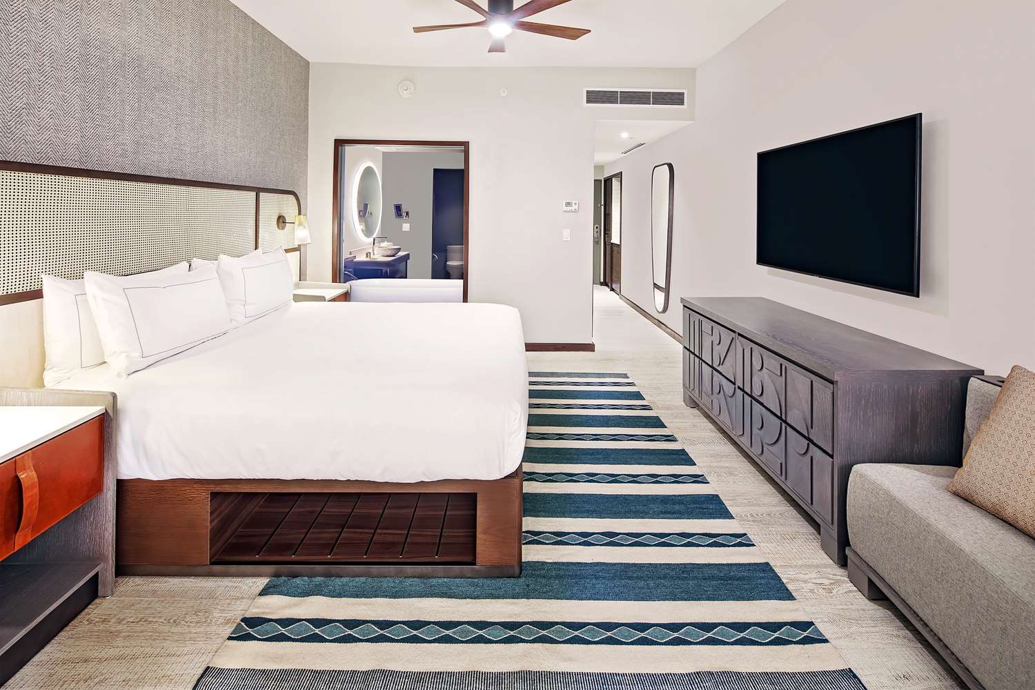Plus, Studio, King Bed, Ocean View