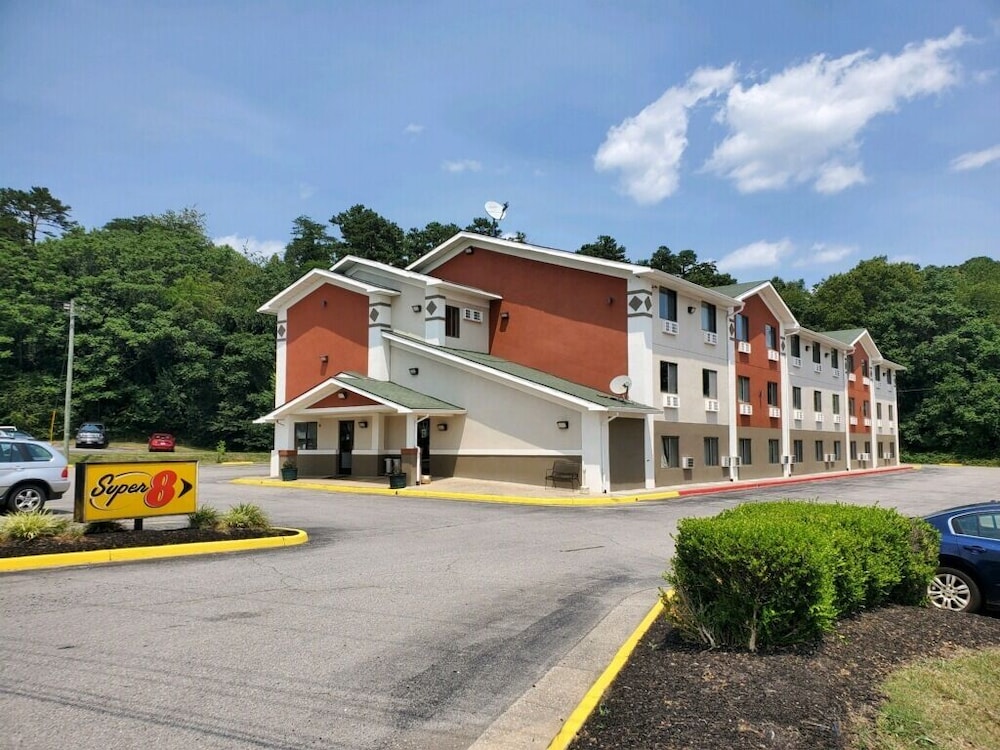 Super 8 By Wyndham Salem VA 5/11