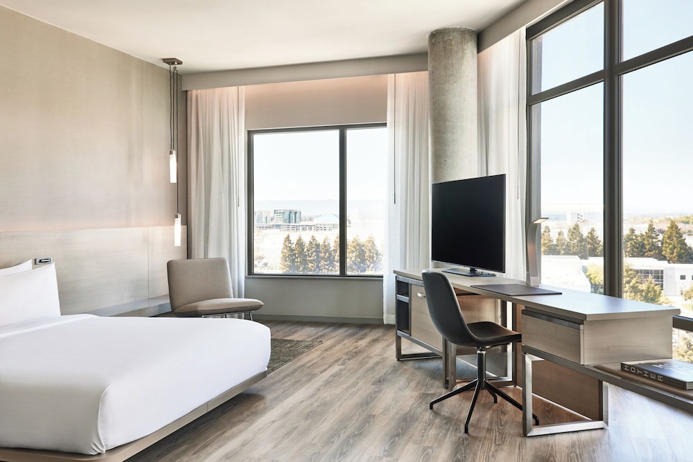 Suite, King Bed, Mountain View, Sofa