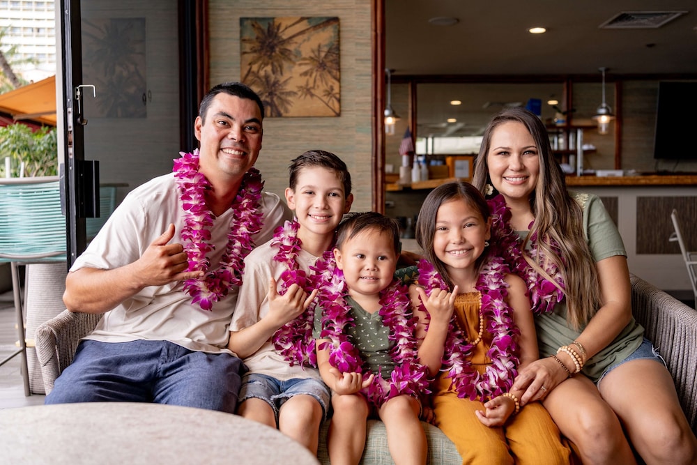 OUTRIGGER Waikiki Beach Resort 18/88