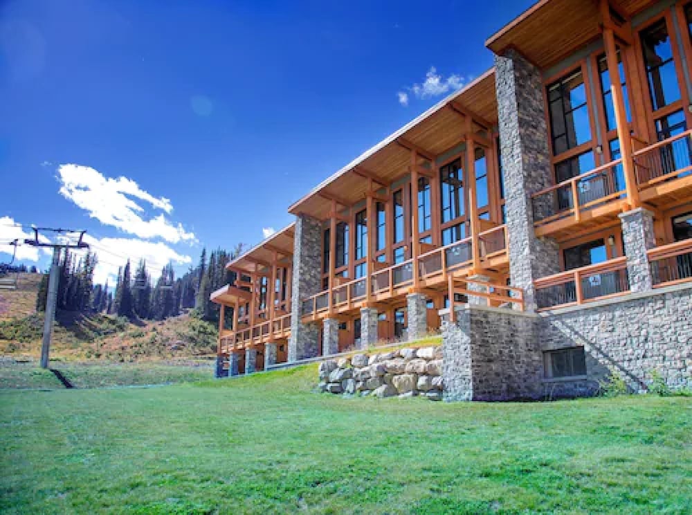 Sunshine Mountain Lodge - Superior Room 53/61
