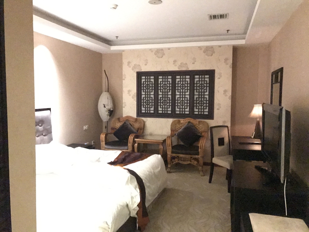 Hot Spring Hotel 8/28