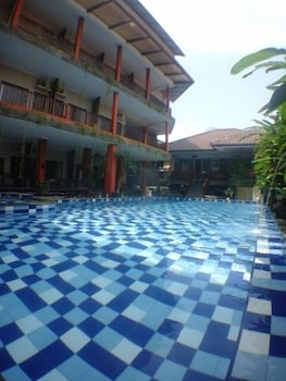 Holiday Beach Inn 1/15
