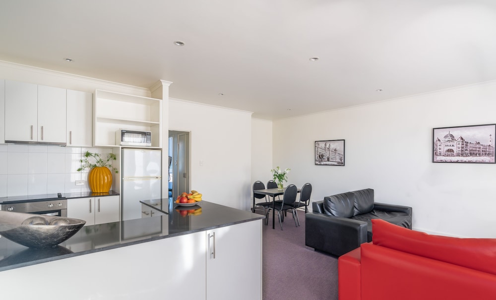 Carlton Clocktower Apartments 41/63