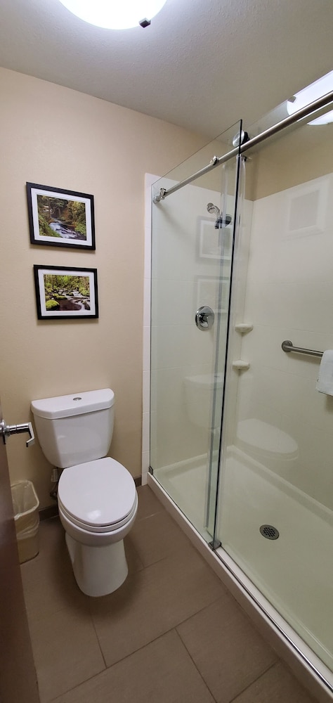 Comfort Inn Portland near I-84 and I-205 22/28