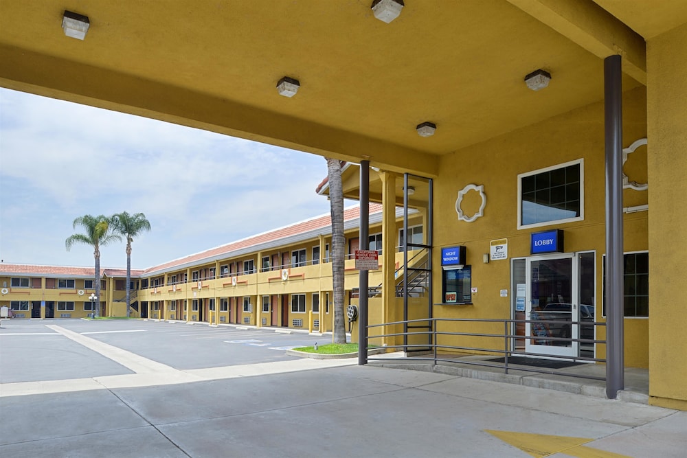 Americas Best Value Inn Azusa Pasadena 4/40