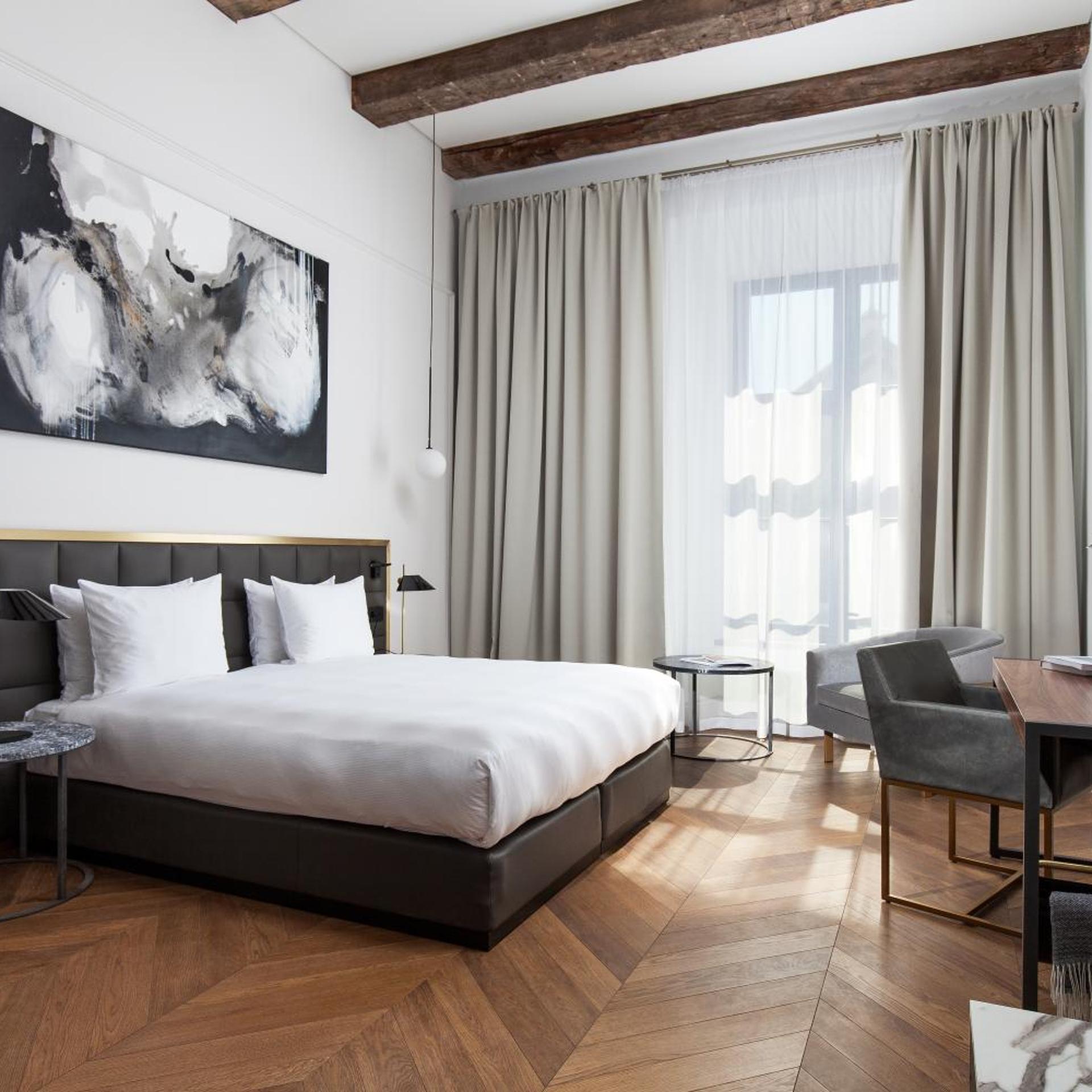 Deluxe, Double or Twin Bed